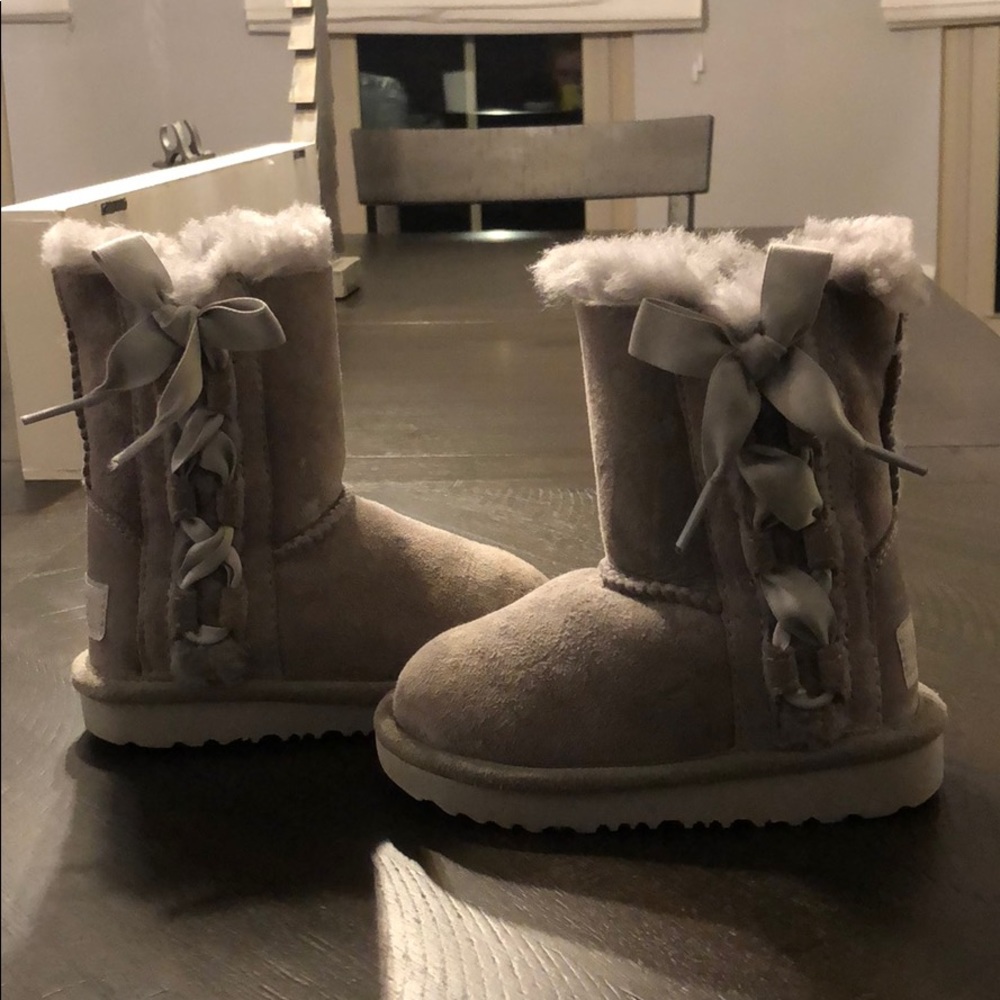 Grey Bailey Bow Toddler Uggs- Size 7 - Picture 2 of 4